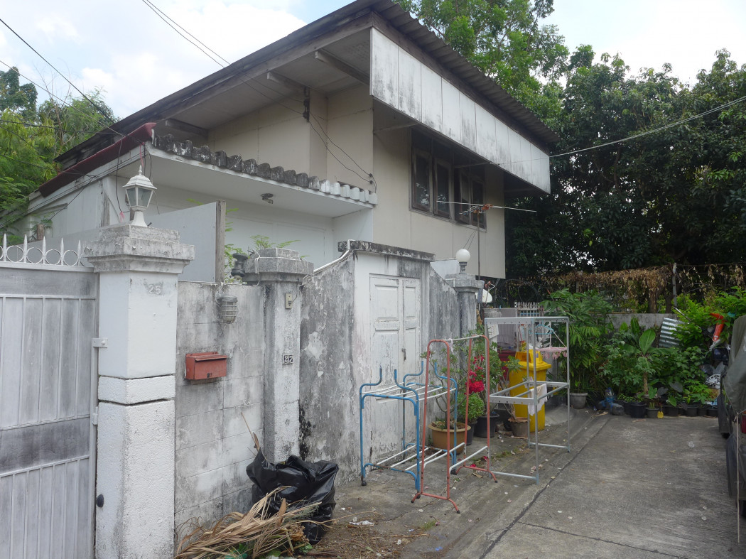 ขาย ที่ดิน ขายที่ดินซอย สายลม 2 พร้อมบ้านสองชั้น 1 หลัง แปลงติดพื้นที่สวนสีเขียว - 42 ตร.วา รูปที่ 2