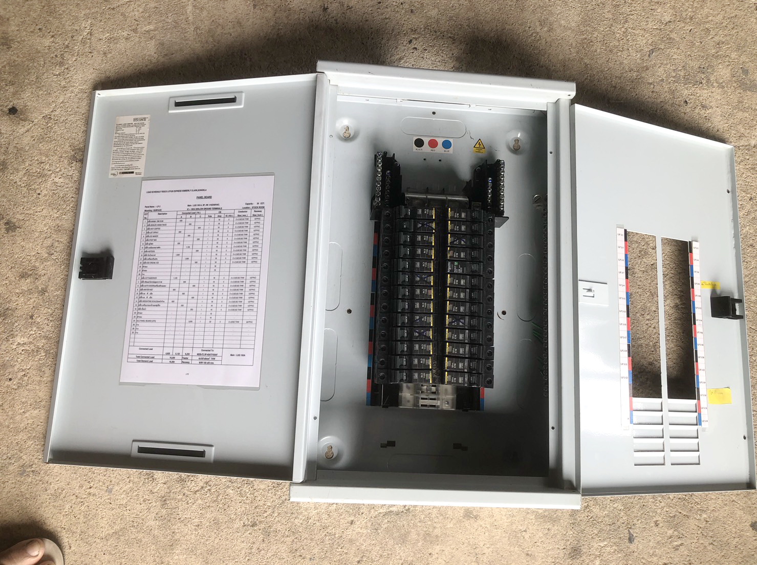 ขาย ตู้ เบรกเกอร์ โหลดเซ็นเตอร์ ชไนเดอร์ Breaker Schneider Load center 30 ช่อง มือสอง รูปที่ 4
