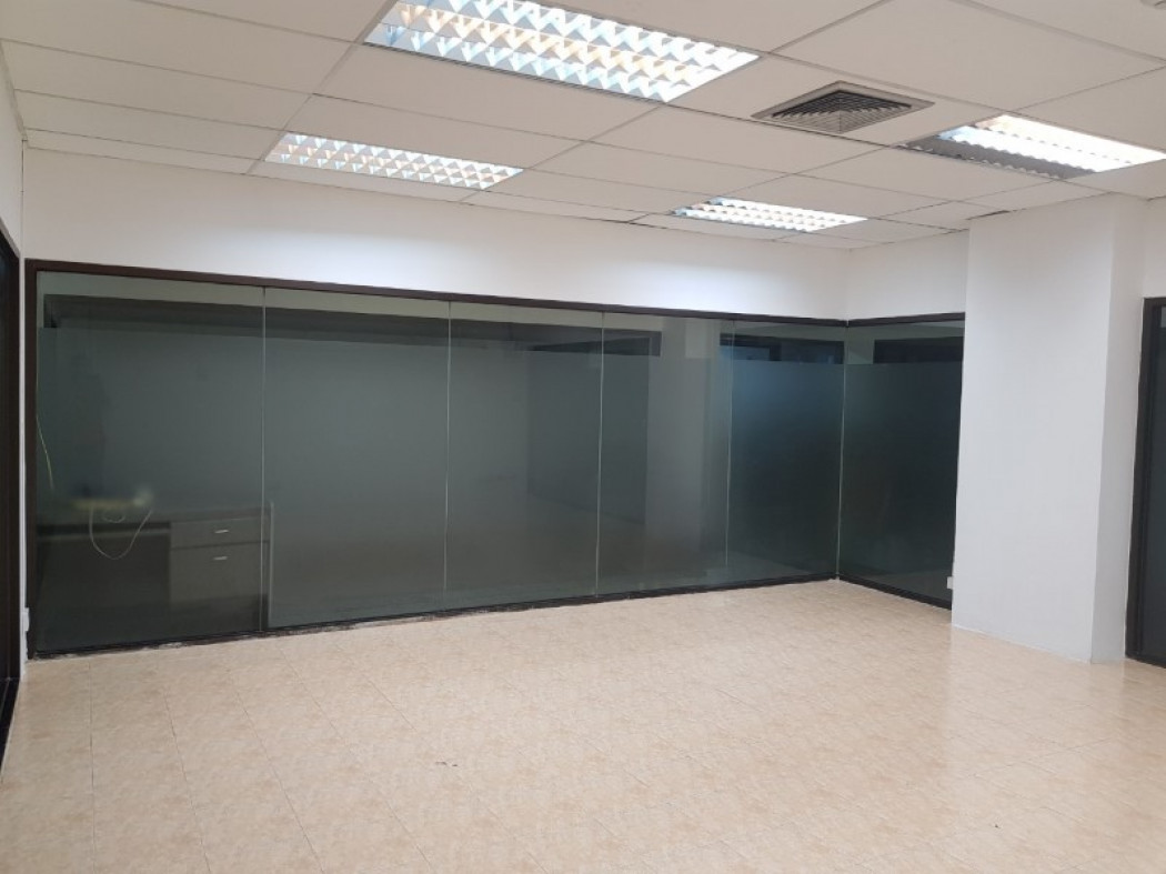 ขาย ออฟฟิศ ซอยนานา Omni Tower Sukhumvit Nana by Compass Hospitality ชั้นใต้ดิน 30 ตรม. 5 นาที จาก BTS นานา เหมาะทำ office ราคาพิเศษ รูปที่ 3