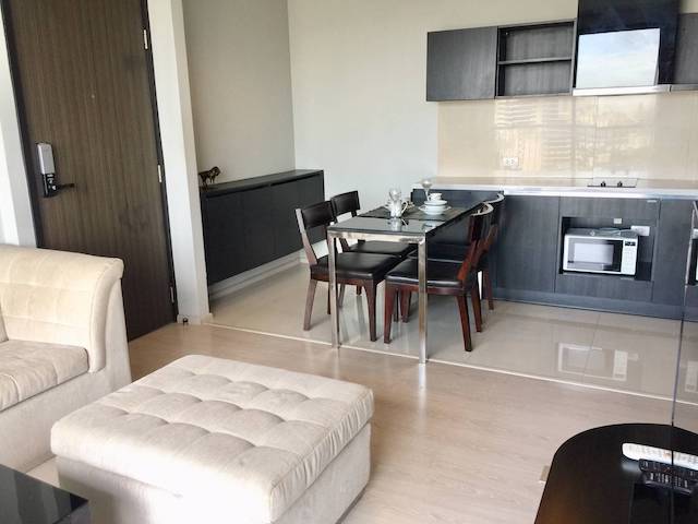 Rhythm Sukhumvit 44 private nice clean 20th floor BTS Phra Khanong รูปที่ 1