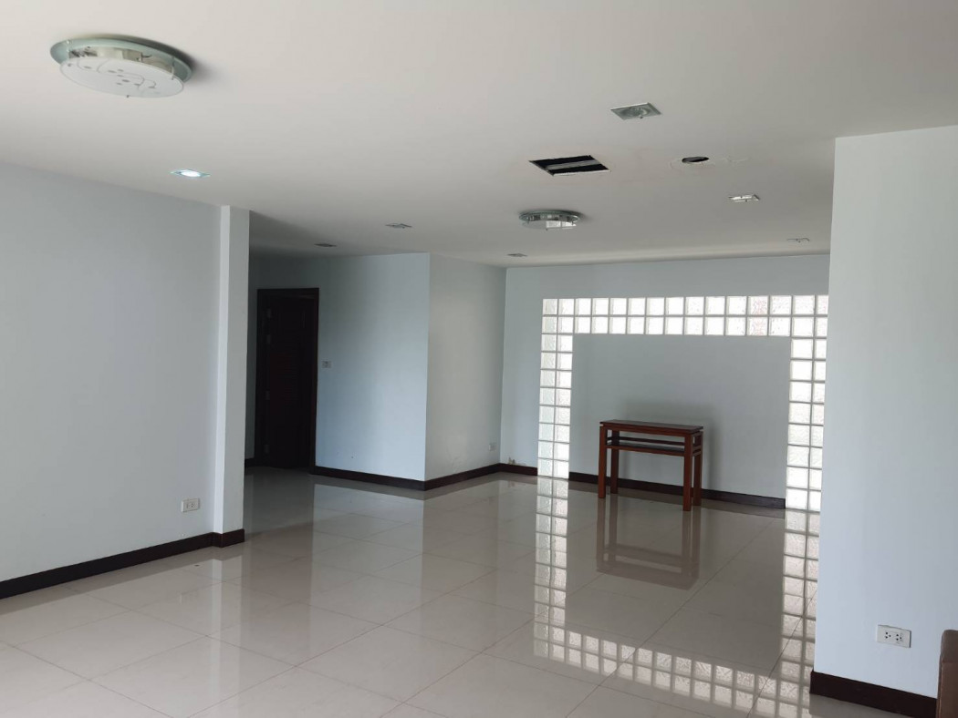 ขาย บ้านเดี่ยว เดอะ รอยัล กรีน พาร์ค 340 ตรม. 1 งาน สะดวกสบายกับการคมนาคมแห่งอนาคต รูปที่ 3