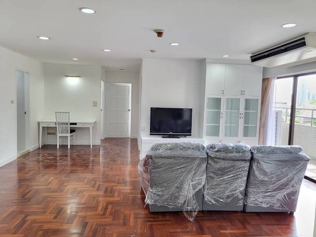 Richmond Palace Sukhumvit 43 spacious 8th floor BTS Phrom Phong รูปที่ 1