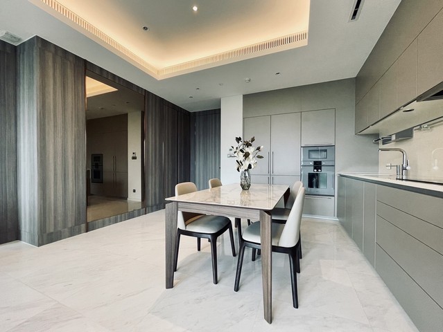 Super Luxury Residential Condo for Rent at Sindhorn Tonson, near BTS Ratchadamri รูปที่ 1
