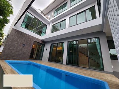 ให้เช่าด่วน บ้านเดี่ยวสร้างใหม่พร้อมสระว่ายน้ำ ที่สุขุมวิท 71 URGENT RENT Brand-new Single House with Pool at Sukhumvit 71 รูปที่ 1