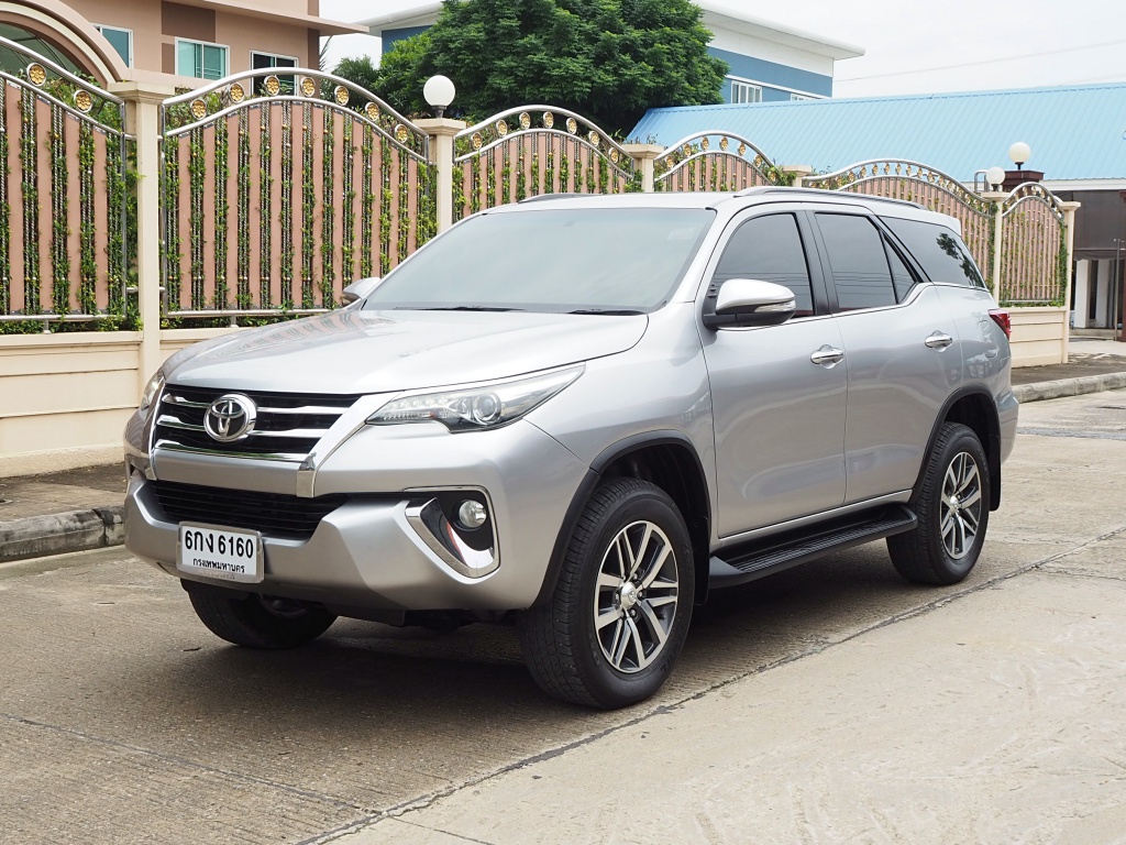 TOYOTA FORTUNER 2.8 V 4WD ปี 2017 เกียร์AUTO 4X4  รูปที่ 1