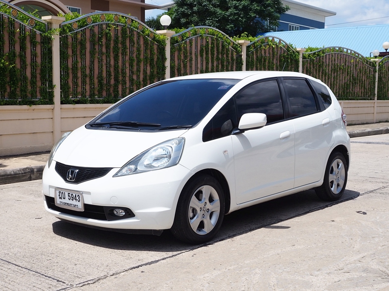 HONDA JAZZ 1.5 V i-VTEC ปี 2010 เกียร์AUTO สภาพนางฟ้า รูปที่ 1