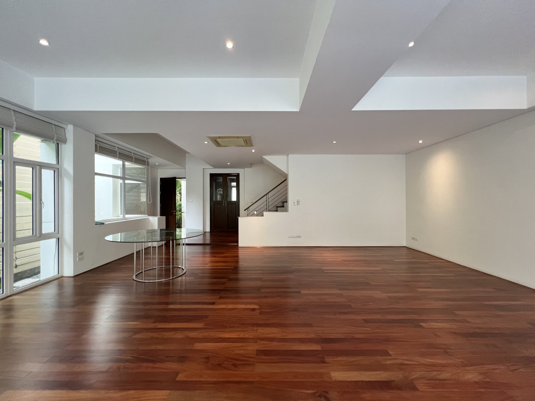 House for rent on Sukhumvit near Emquartier with private pool 4 bedrooms Pet friendly รูปที่ 6