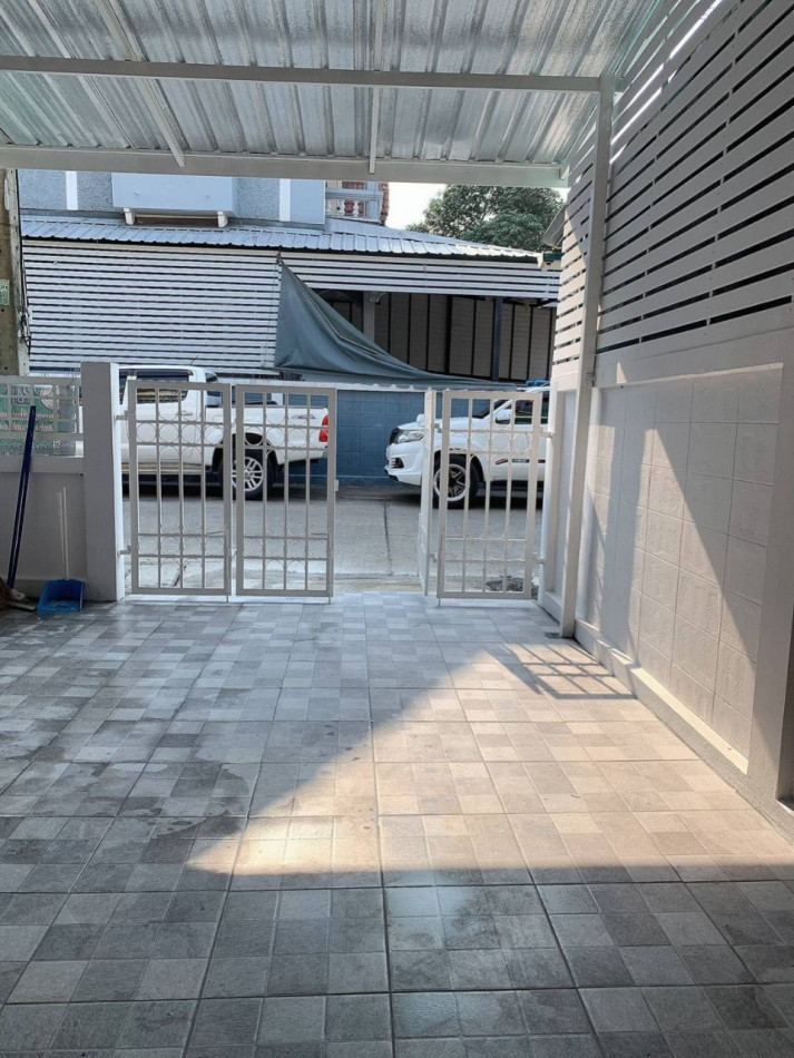 ขาย ทาวน์โฮม รีโนเวทใหม่ทั้งหลังแต่งสไตล์มินิมอล หมู่บ้านวโรชา4บางบ่อ 80 ตรม. 18 ตร.วา . รูปที่ 3