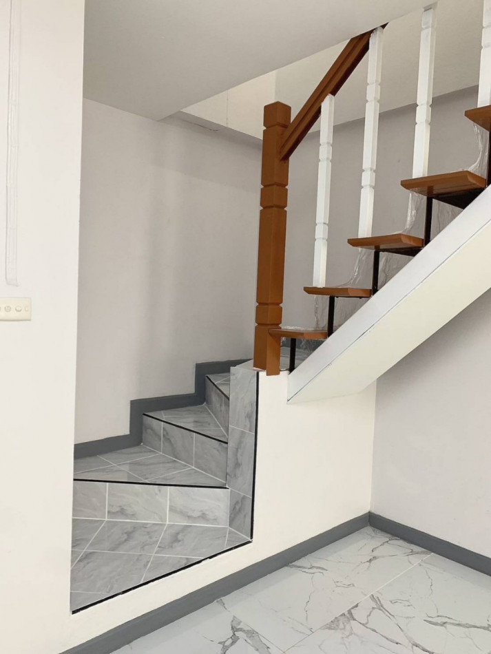 ขาย ทาวน์โฮม รีโนเวทใหม่ทั้งหลังแต่งสไตล์มินิมอล หมู่บ้านวโรชา4บางบ่อ 80 ตรม. 18 ตร.วา . รูปที่ 5