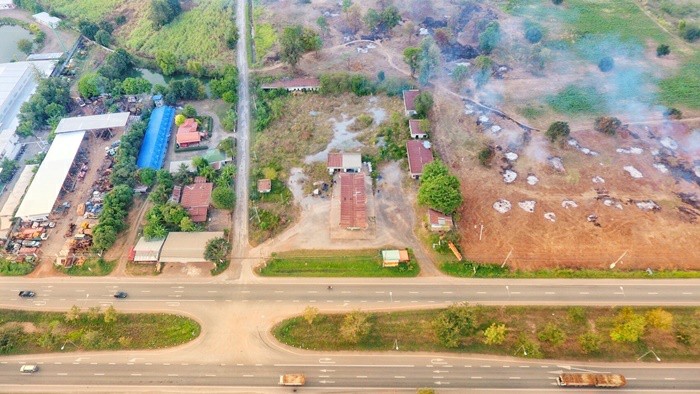 Land for investment in Thailand, 泰國投資用地, タイの投資用土地 ปักธงชัย โคราช ติด ถนน 304 นครราชสีมา-กบินทร์บุรี รูปที่ 1