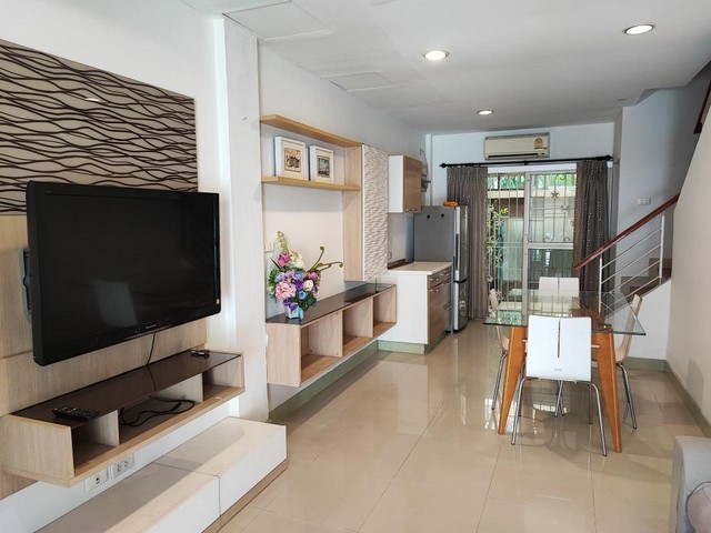 KM208 For Rent เช่า ทาวน์โฮม บ้านกลางเมือง เดอะปารีส กรุงเทพกรีฑา7 เฟอร์นิเจอร์ครบพร้อมอยู่ ใกล้เดอะมอลล์บางกะปิ รูปที่ 1