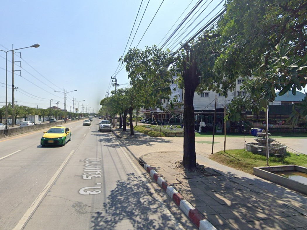 ขาย ที่ดิน ติดถนนร่มเกล้า 2 ไร่ 1 งาน 40.7 ตร.วา เหมาะลงทุนพื้นที่ขายสินค้า อเวนิวร้านค้า ศูนย์การค้า โชว์รูมสินค้า รูปที่ 4
