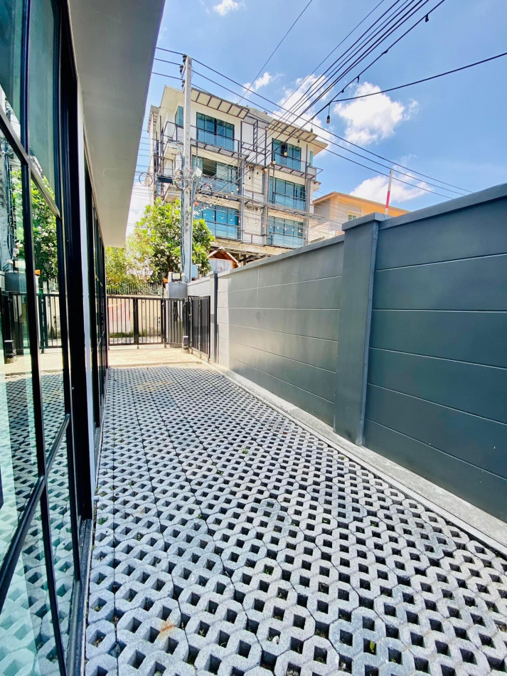 ให้เช่า บ้าน-Home office รัชดา ลาดพร้าว แปลงมุม ใกล้ MRT สุทธิสาร โชคชัย4 รูปที่ 2