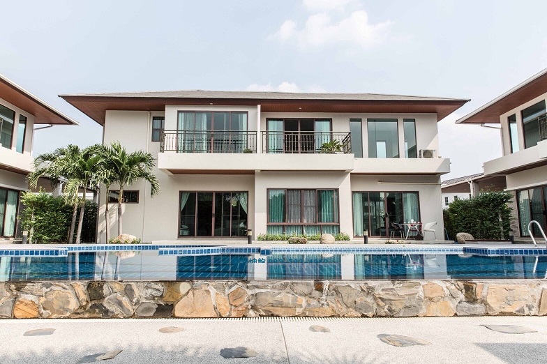 FOR  RENT 3 house with pool Rama 9 have 12 bedrooms  12 bathrooms Very good location รูปที่ 1