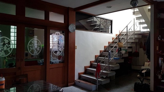 ขายบ้านเดี่ยว 2 ชั้น 55 ตรว. ซอยประชาราชบำเพ็ญ10 ย่านรัชดา แหล่งไซน่าทาวน์ ภายในตกแต่งอย่างดี ด้วยไม้สักแท้ ใกล้ MRT ห้วยขวาง  รูปที่ 1