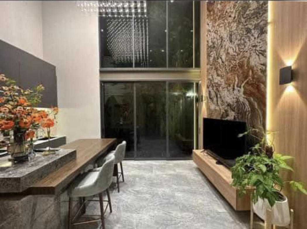 ขาย-ให้เช่า Luxury ทาวน์โฮม THER Ladprao 93 เพียง 600 ถึง BTS มหาดไทย ตกแต่งหรู รูปที่ 3