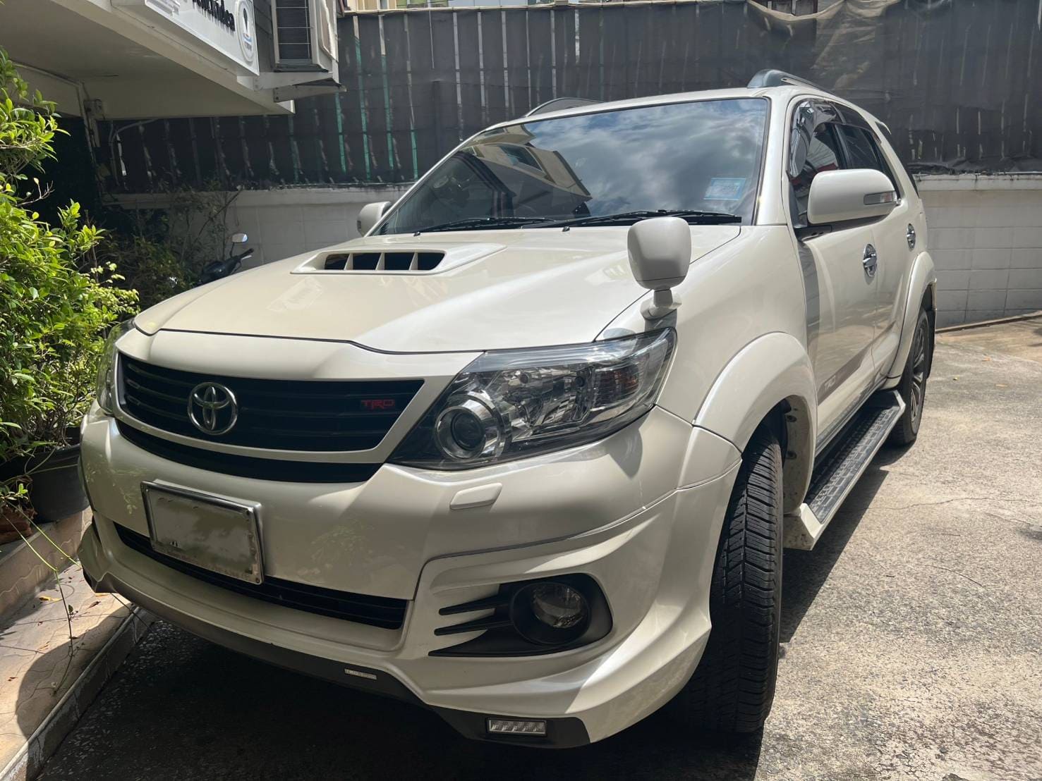 ขายรถสภาพเยี่ยม TOYOTA FORTUNER TRD Sportivo 4WD 3.0 V ปี 2014  รุ่นท็อป 7 ที่นั่ง รถบ้าน สภาพดี เข้าศูนย์ตลอด (เจ้าของขายเอง) รูปที่ 1