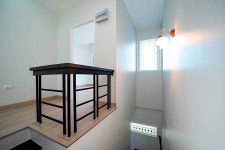 ขาย ทาวน์โฮม รีโนเวทใหม่ พร้อมอยู่ แอทโฮม รามอินทรา 106 ตรม. 19.4 ตร.วา ต่อเติมหลังคาจอดรถ รูปที่ 11