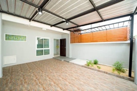 ขาย ทาวน์โฮม รีโนเวทใหม่ พร้อมอยู่ แอทโฮม รามอินทรา 106 ตรม. 19.4 ตร.วา ต่อเติมหลังคาจอดรถ รูปที่ 8