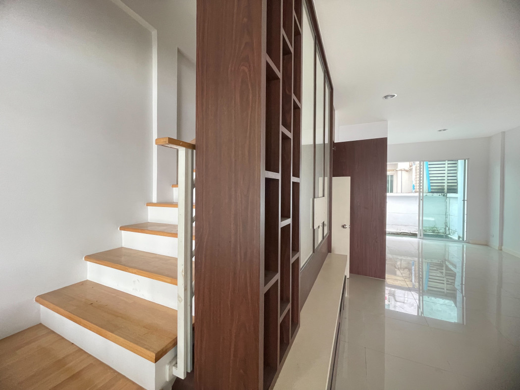 Vาย ทาวน์โฮม รีโนเวทใหม่ ราคาถูก บ้านกลางเมือง ลาดพร้าว 101 150 ตรม. 20 ตร.วา รูปที่ 6
