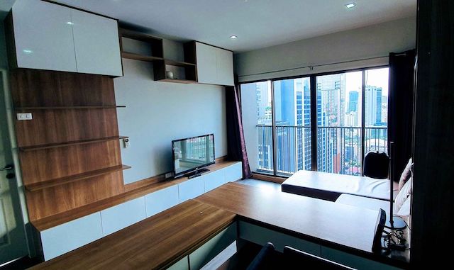 Noble Refine Sukhumvit 26 private clean peaceful 25th floor BTS Phrom Phong รูปที่ 1