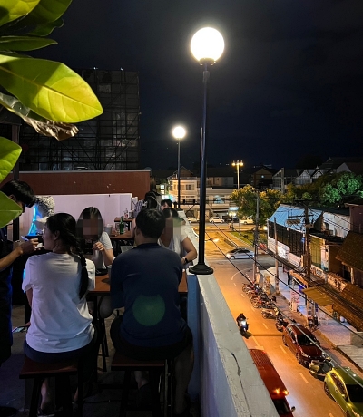 เซ้งร้าน Rooftop bar ใจกลางเมืองเชียงใหม่ ถนนช้างม่อย ติดกับถนนท่าแพ รูปที่ 1