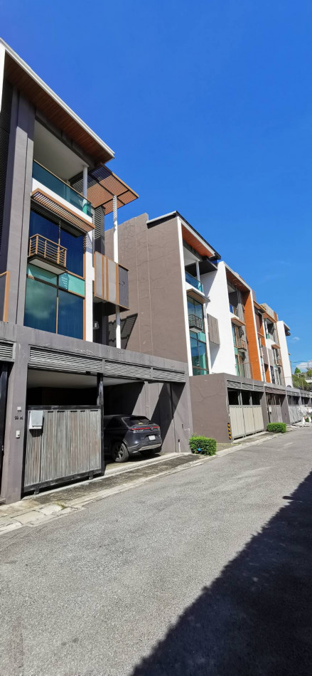 ขาย ทาวน์โฮม Residence Sukhumvit 65 300 ตรม. 28 ตร.วา มีความเป็นส่วนตัว อยู่ใจกลางเมืองย่านสุขุมวิท ใกล้ทางด่วน และ รถไฟฟ้า รูปที่ 2