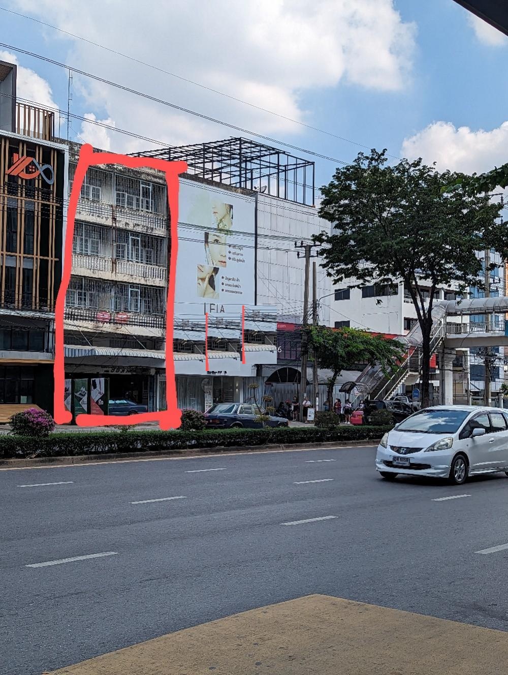 ให้เช่าอาคารพาณิชย์ 4 ชั้น 2 คูหา เนื้อที่ 67 ตารางวา  หน้าตึกจอดรถได้ 3คัน ใกล้สถานี MRT สิรินธร สายสีน้ำเงิน รูปที่ 1