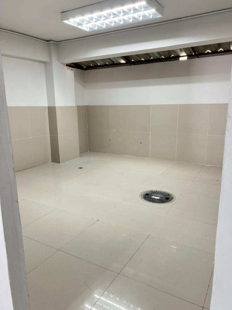 EPL-BR0041 ให้เช่าอาคารพาณิชย์ 4 .5 ชั้น ซอยลาซาล ใกล้สถานีรถไฟฟ้า BTS แบริ่ง ประมาณ 264 ตร.ม.  มีห้องน้ำ 4 ห้อง พร้อมดาดฟ้า รูปที่ 1