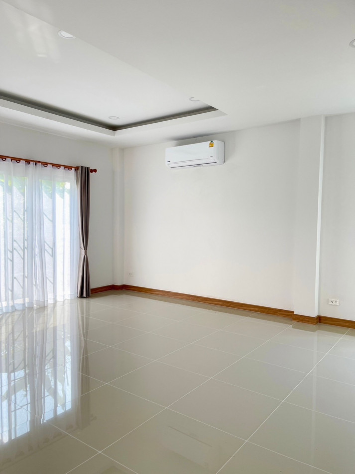 ขาย บ้านเดี่ยว สภาพใหม่ ฟรีผ้าม่าน ฟรีแอร์ แกรนด์ ล้านนา เมอริเดียน 180 ตรม. 56.8 ตร.วา ทำเลดี ติดถนนหลัก ถนนเชียงใหม่-สันกำแพงสายใหม่ รูปที่ 4