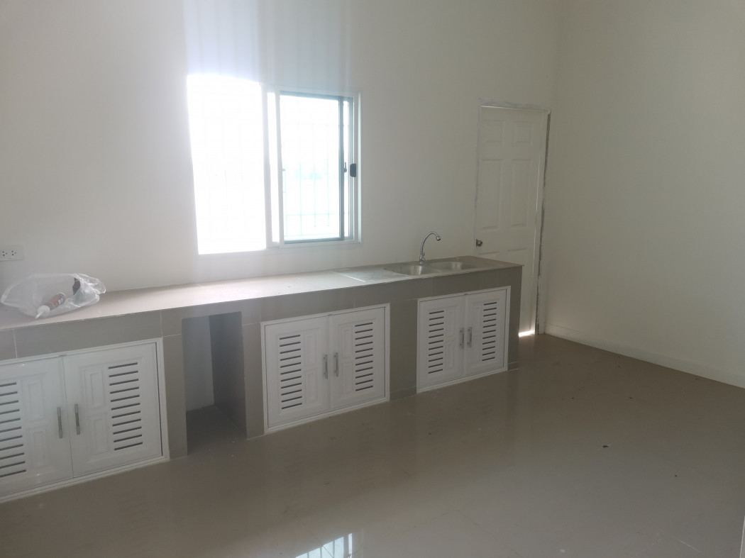 ขาย ทาวน์โฮม 3 หลัง พร้อมที่ดิน 240 ตรม. 3 งาน 96.3 ตร.วา รูปที่ 5