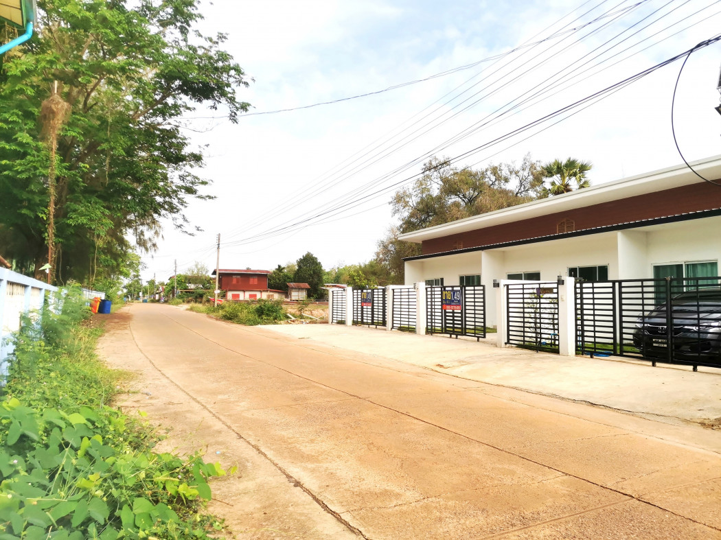 ขาย ทาวน์โฮม 3 หลัง พร้อมที่ดิน 240 ตรม. 3 งาน 96.3 ตร.วา รูปที่ 1