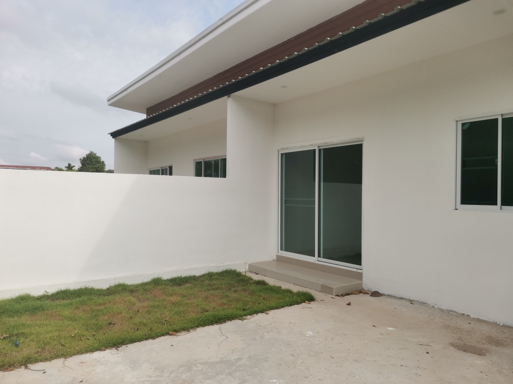 ขาย ทาวน์โฮม 3 หลัง พร้อมที่ดิน 240 ตรม. 3 งาน 96.3 ตร.วา รูปที่ 3