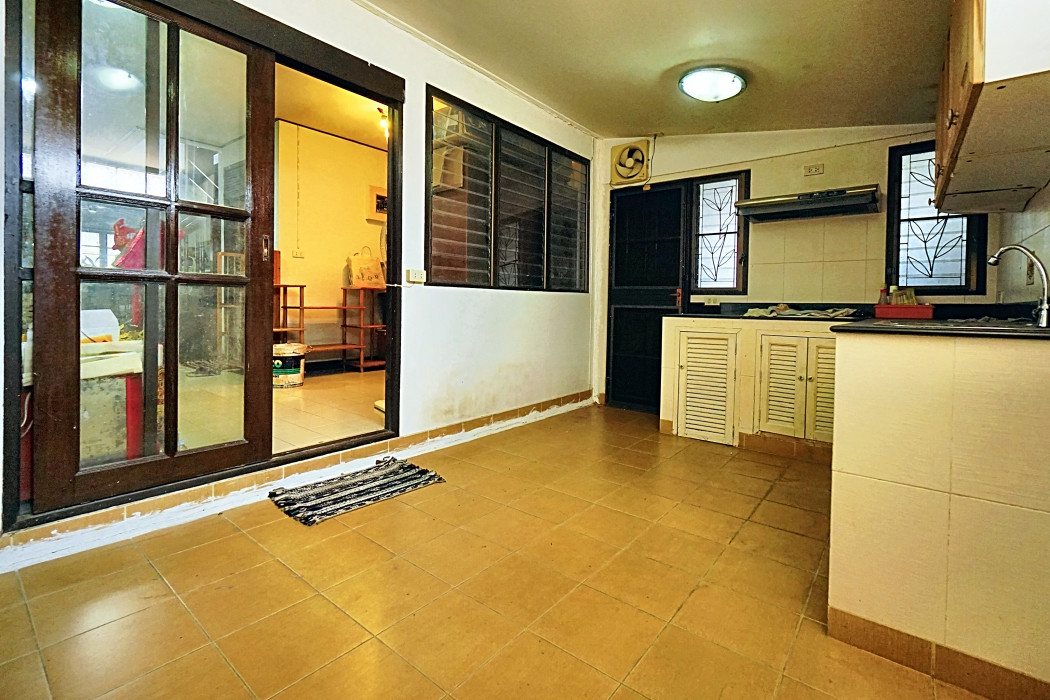 ขาย ทาวน์โฮม บ้านบุศรินทร์ คลอง 2 130 ตรม. 32 ตร.วา 2นอน 2น้ำ หลังมุม หน้าและหลังบ้านวิวสวน ลมดี ต่อเติมครัวและข้างบ้านแล้ว เหมาะทำโฮมออฟฟิศ รูปที่ 5