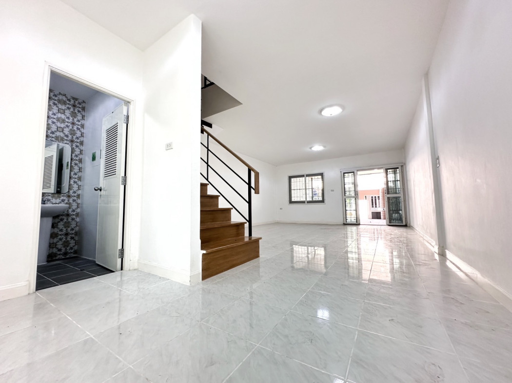 ขาย ทาวน์โฮม รีโนเวทใหม่ พร้อมอยู่ บ้านอยู่เจริญ โครงการ 5 110 ตรม. 21.1 ตร.วา ราคาถูก ฟรีโอน รูปที่ 6