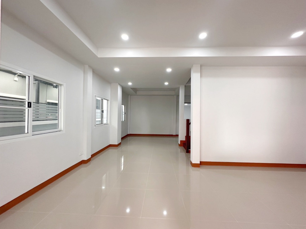 ขาย บ้านแฝด รีโนเวทใหม่ พร้อมอยู่ บ้านลัลลี่วิลล์ 144 ตรม. 36 ตร.วา รูปที่ 10