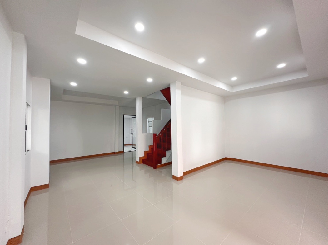 ขาย บ้านแฝด รีโนเวทใหม่ พร้อมอยู่ บ้านลัลลี่วิลล์ 144 ตรม. 36 ตร.วา รูปที่ 11