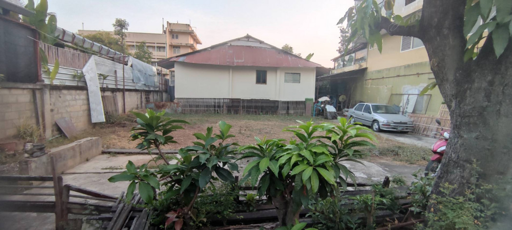 ขายที่ดิน 84 วา กลางเมืองเชียงใหม่ ถ.ลอยเคราะห์  ติด The Erawan Condo รูปที่ 2
