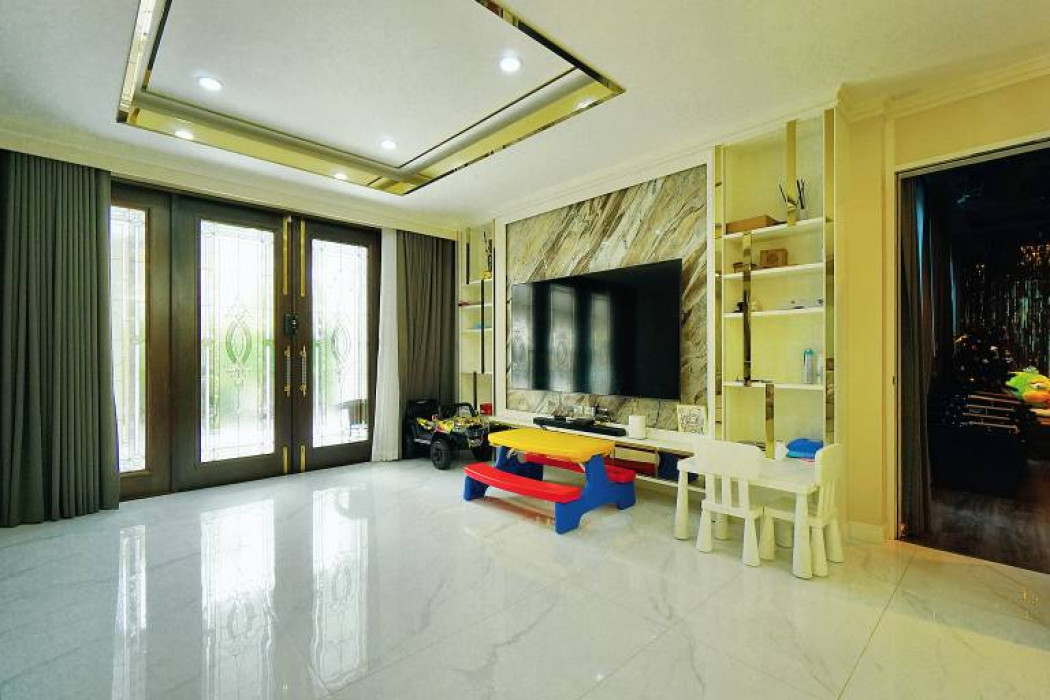 ขาย บ้านเดี่ยว ลัดดารมย์ วงแหวน-รามอินทรา 500 ตรม. 106.8 ตร.วา 4 ห้องนอน 6 ห้องน้ำ สระว่ายน้ำ ห้องปาร์ตี้ ตกแต่งบิวอินท์สวยหรูทั้งหลัง รูปที่ 2