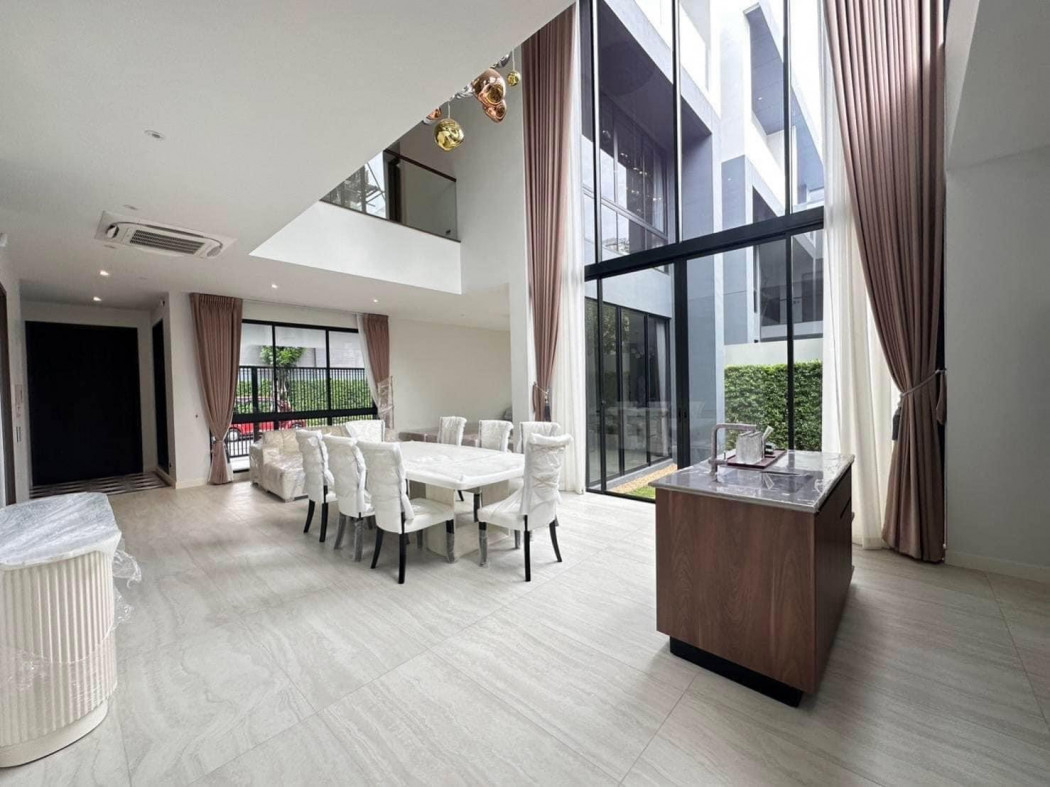 ให้เช่า บ้านเดี่ยว บูก้าน กรุงเทพกรีฑา มีลิฟท์ มีสวนในบ้าน 4 ห้องนอน วิวสระว่ายน้ำ รูปที่ 8