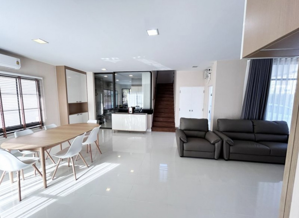 ให้เช่า บ้านเดี่ยว มัณฑนา อ่อนนุช วงแหวน4 พร้อมโซลาร์เซลล์ ใกล้ Clubhouse 4 ห้องนอน รูปที่ 3