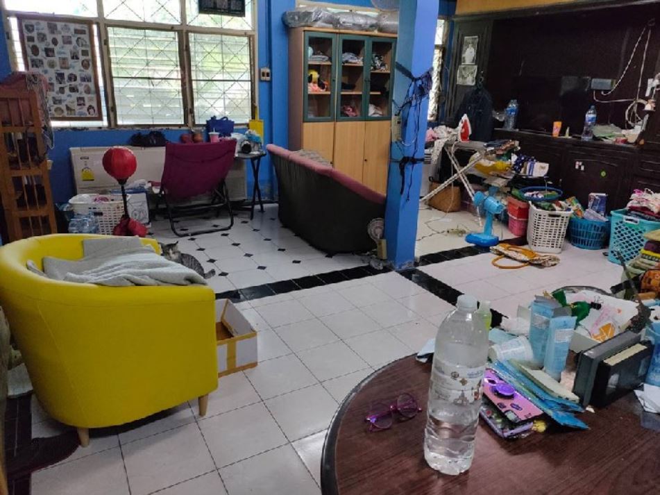 ขายถูกบ้านเดี่ยว 2 ชั้น เนื้อที่ 200 ตรว. มีโกดังเก็บของ อยู่ในซอยเพชรเกษม81 สนใจโทร 080 059 7734 รูปที่ 2