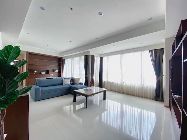 The Emporio Place Sukhumvit 24 spacious beautiful room 23rd floor BTS Phrom Phong รูปที่ 1