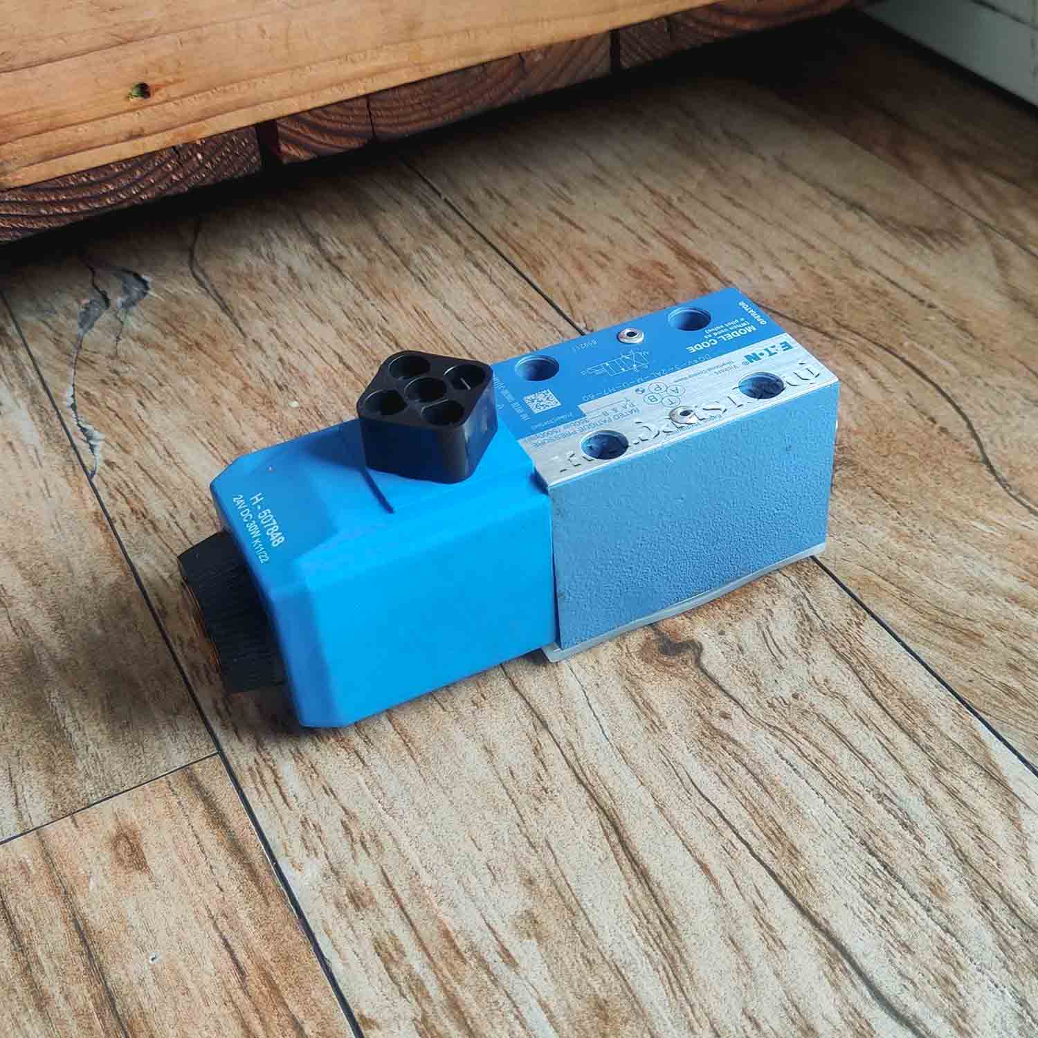 โซลินอยด์วาล์วไฟฟ้า ไฮดรอลิค (Directional Control Valves) EATON Vickers DG4V-3 Series รูปที่ 1