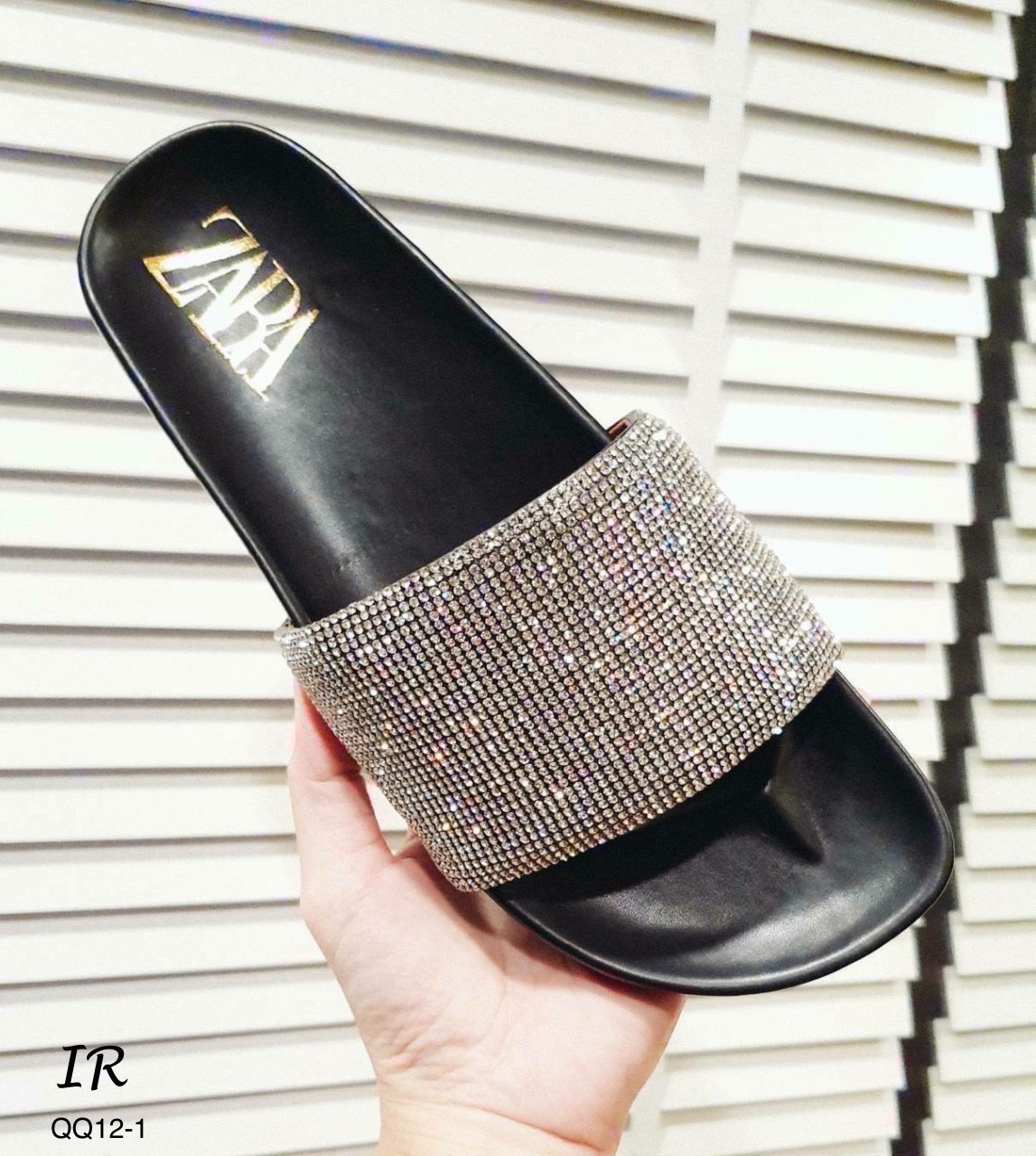 Zara Sandal  หน้าสวมแต่งเพชรชวารอฟสกี้ สวยวิบวับมากค่า เสริมนวมรองกำมะหยี่นิ่ม ปั้มแบรนด์ สวมใส่สบายเท้าและใส่ได้บ่อยๆเลยค่ารุ่นนี้ รูปที่ 7