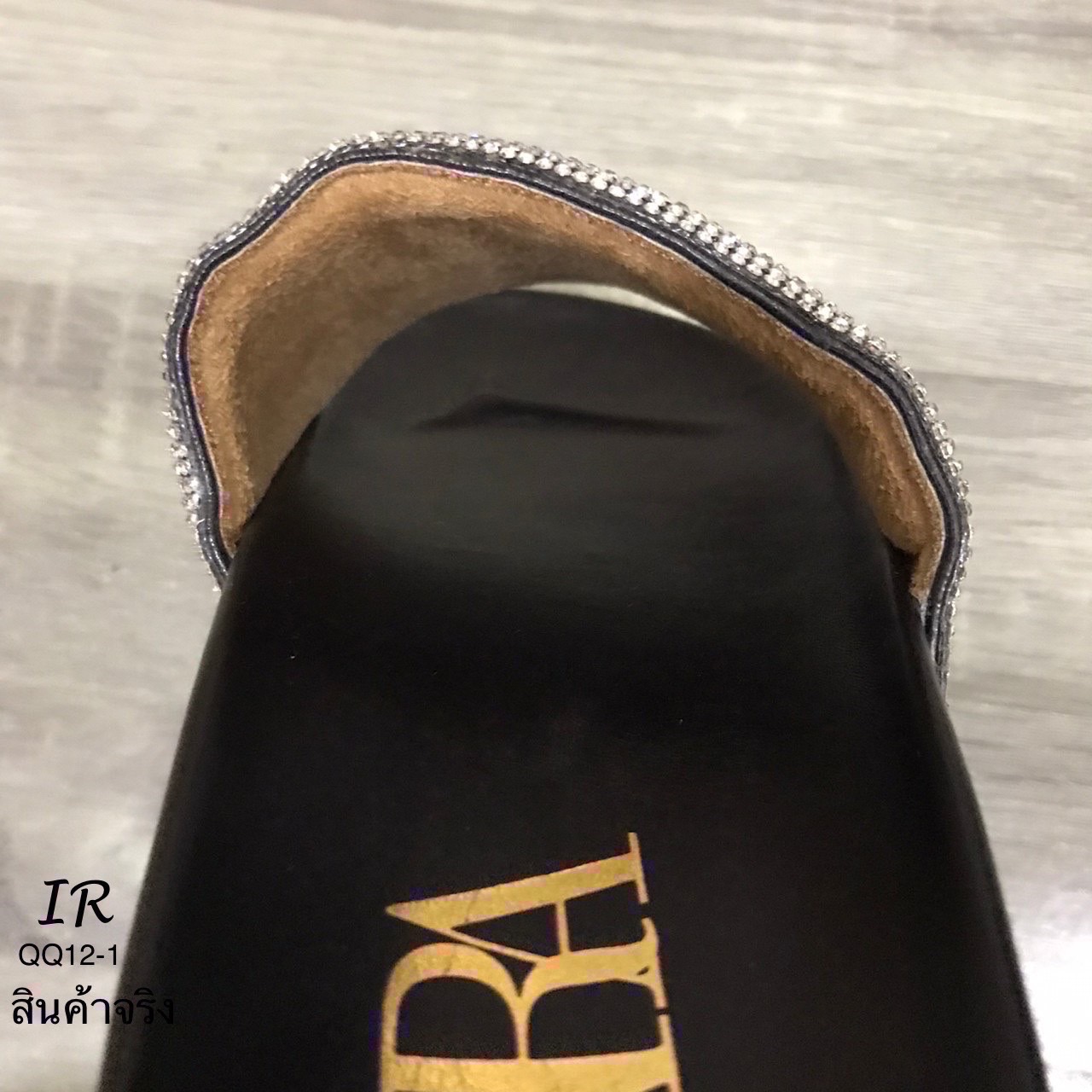 Zara Sandal  หน้าสวมแต่งเพชรชวารอฟสกี้ สวยวิบวับมากค่า เสริมนวมรองกำมะหยี่นิ่ม ปั้มแบรนด์ สวมใส่สบายเท้าและใส่ได้บ่อยๆเลยค่ารุ่นนี้ รูปที่ 6