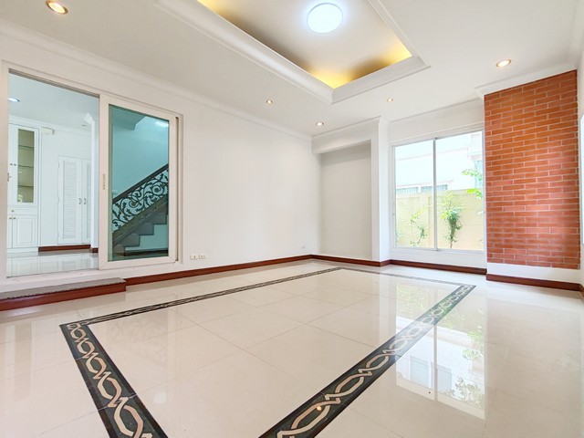 ID :  EA120294 ต้องการขาย บ้าน ลัดดารมย์ วัชรพล 121 Square Wah 0 NGAN 0 ไร่ 3 BEDROOM 11900000 บ. สวย รูปที่ 1