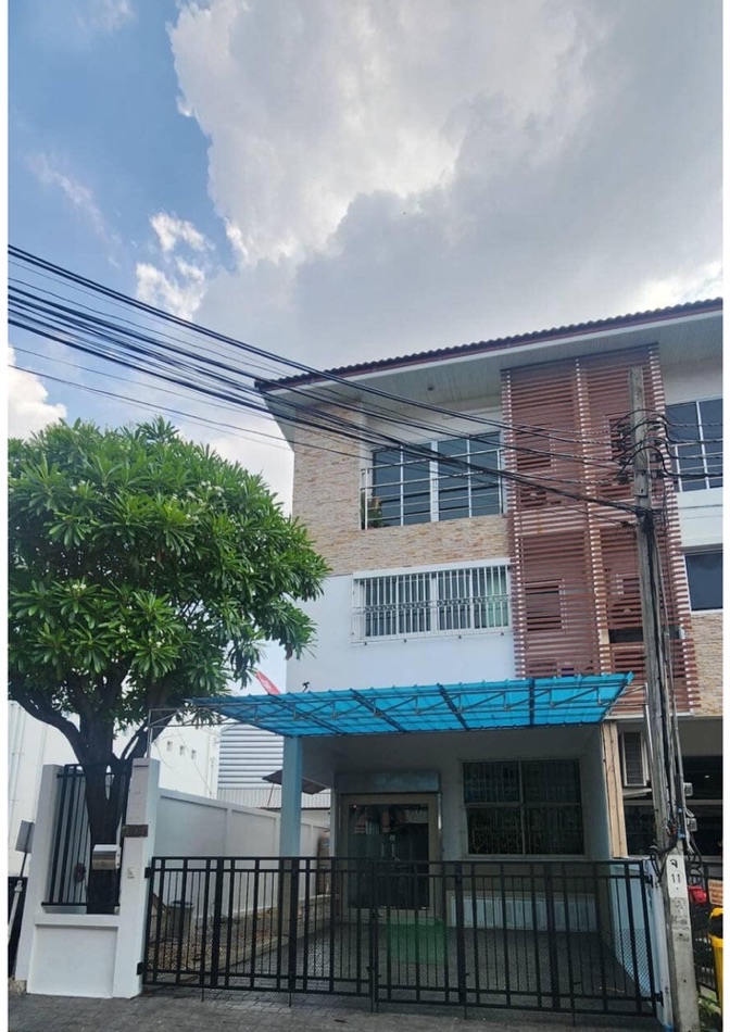 PN624 ให้เช่า ทาวน์โฮม ทาวน์อินทาวน์ สามารถทำเป็นที่พักอาศัย หรือ Home Office เข้าออกได้หลายทาง ใกล้ MRT สายสีเหลืองและสีส้ม รูปที่ 1