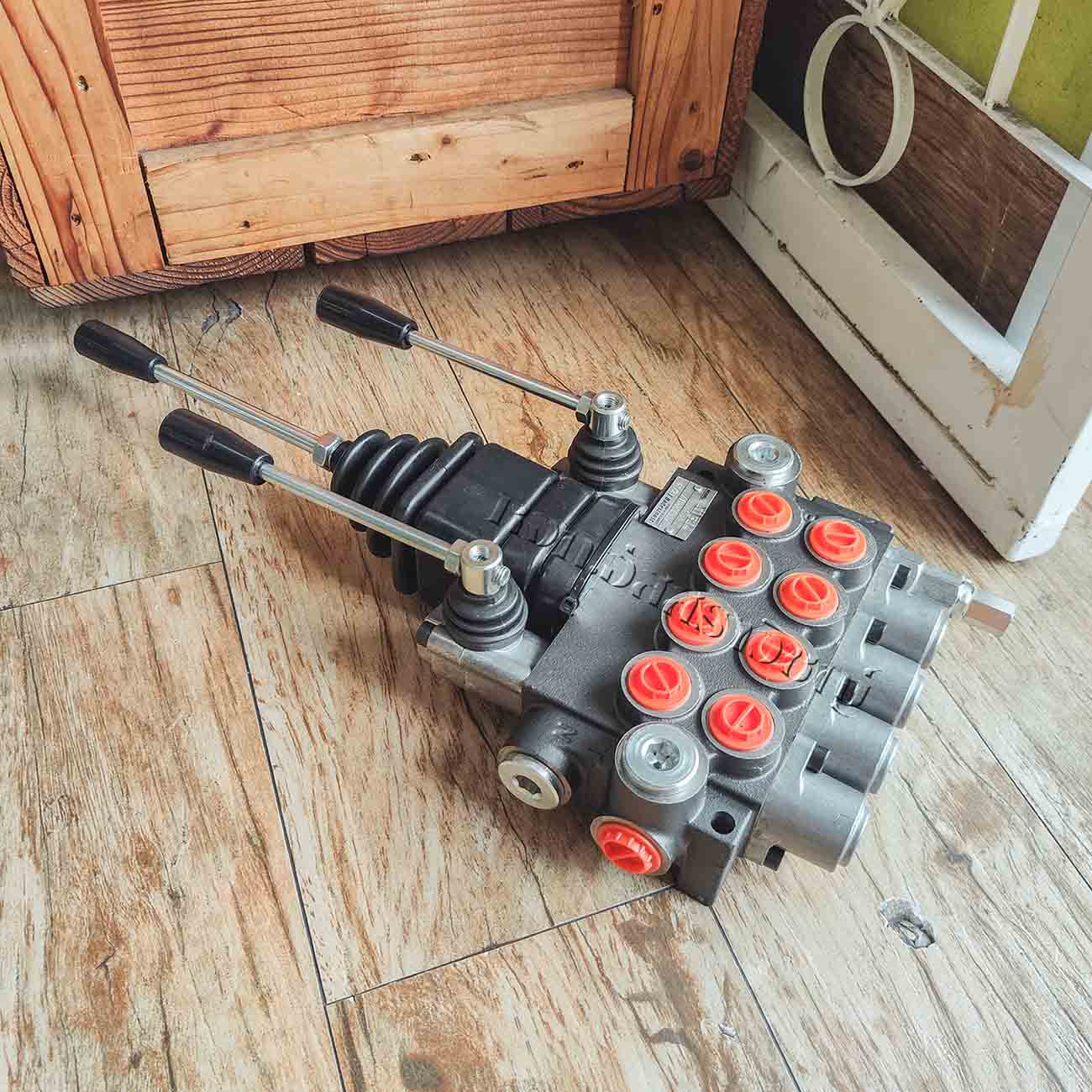วาล์วมือโยกแบบ4ทิศทาง (Directional Control Joystick Valve) Badestnost รูปที่ 6