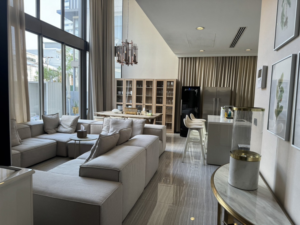 ให้เช่า ทาวน์โฮม 749 เรสซิเดนซ์ Super Luxury ในซอยสุขุมวิท 49 พร้อมลิฟและสระส่วนตัว รูปที่ 2